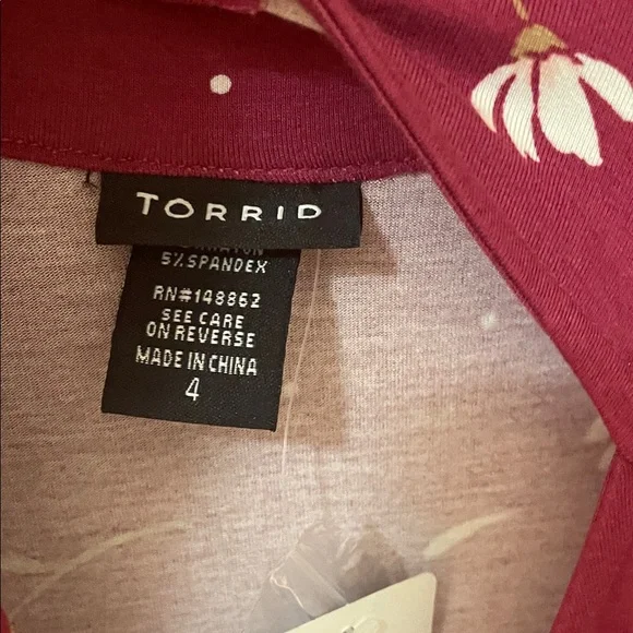 TORRID NWT Women’s Size 4 (26/28) Red Babydoll Dress with Cream Floral Design - Picture 4 of 6